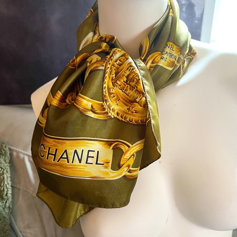 Vintage *AUTHENTIC* CHANEL 1980's Chain Link Silk Scarf